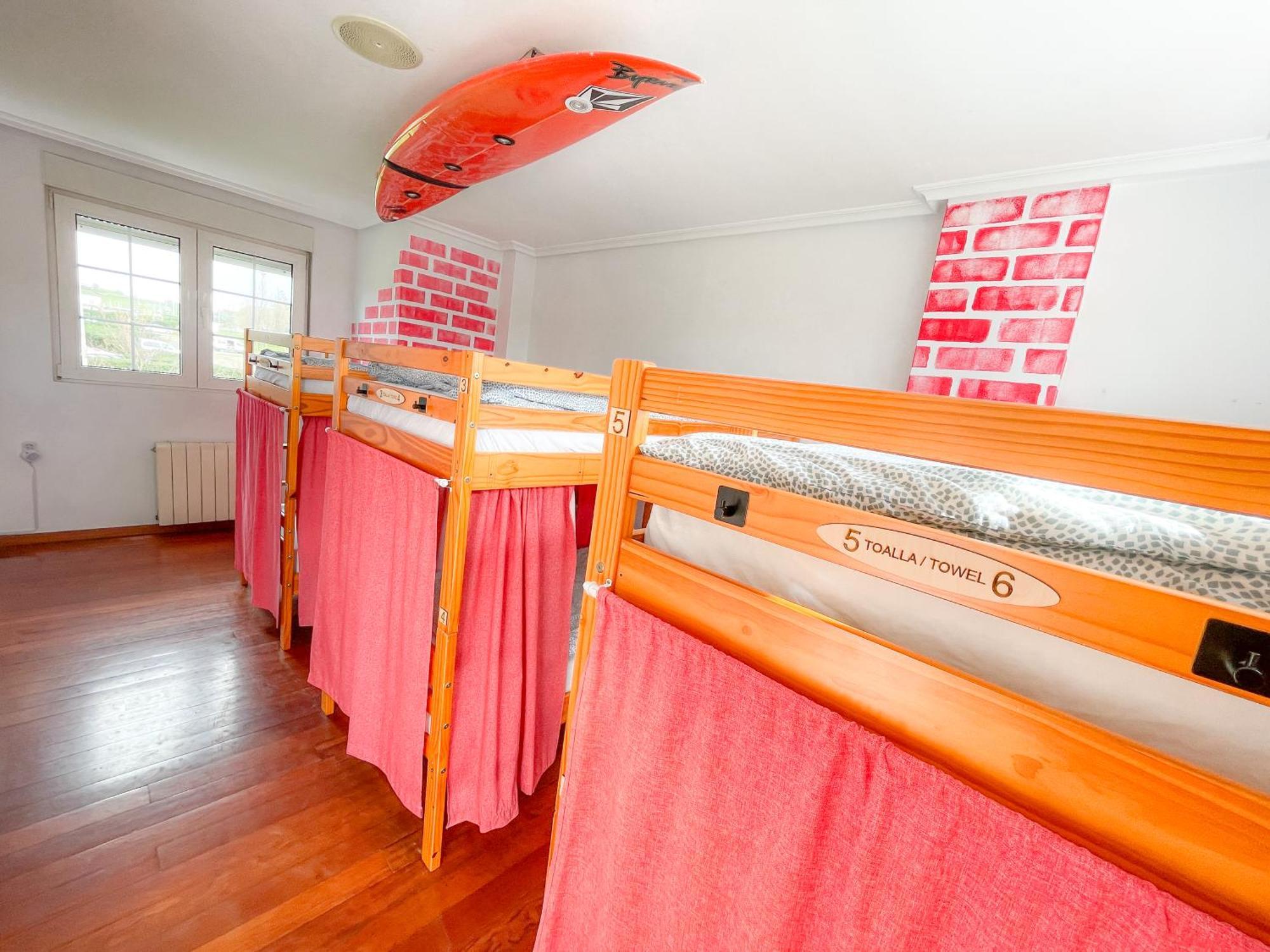 Gijon Surf Hostel Rum bild